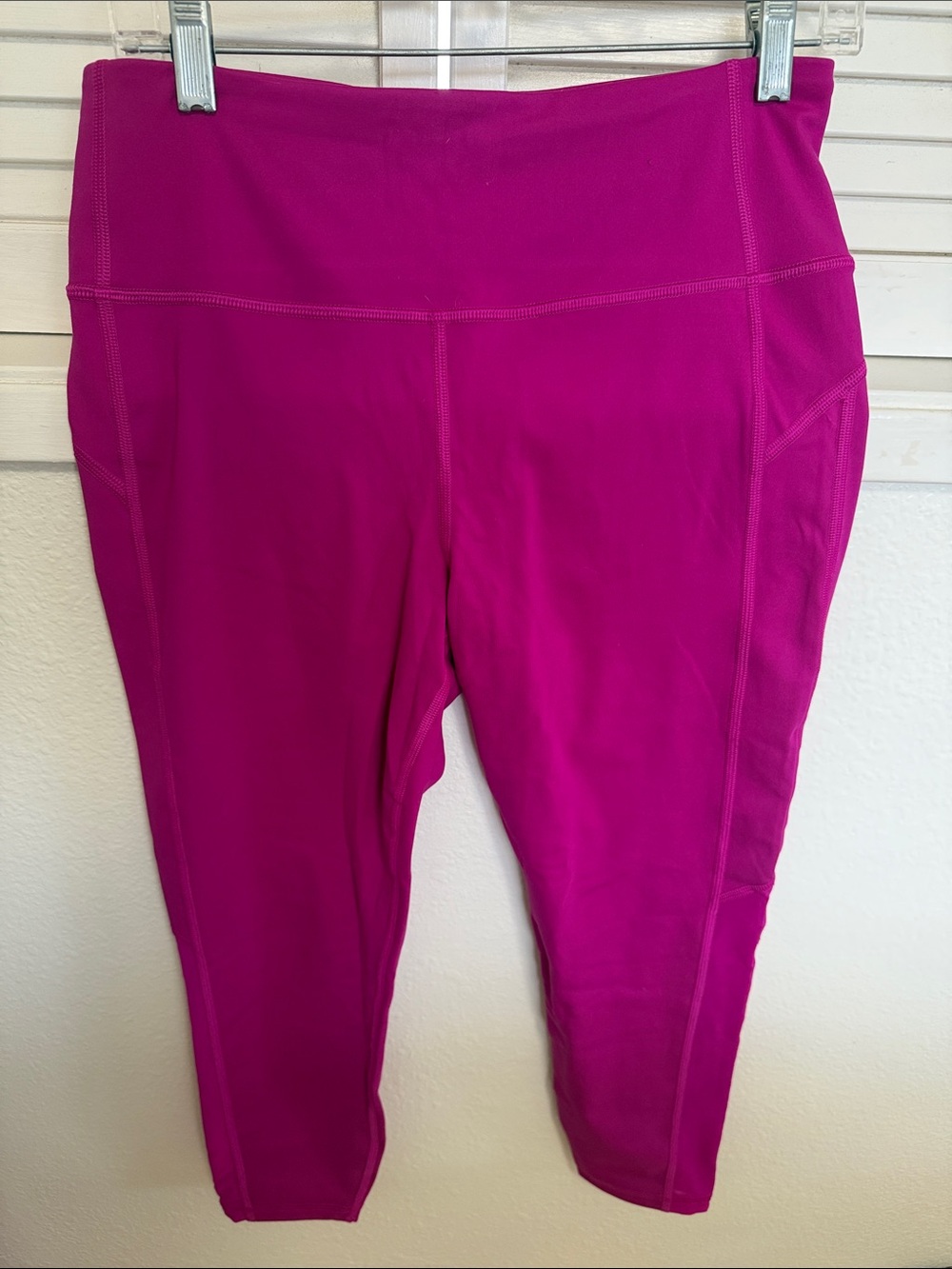 GAP Magenta Capri Leggings